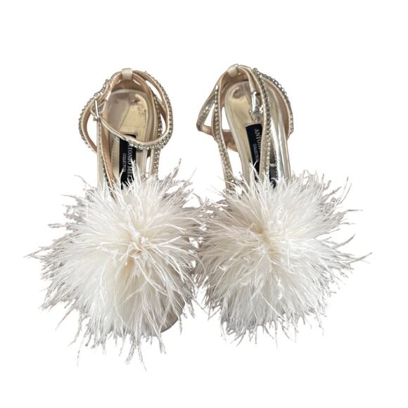 Just in 💫| Antonio Melani Aurora Feathered Rhinestone Embellished Sandals SZ 6 - Picture 3 of 8